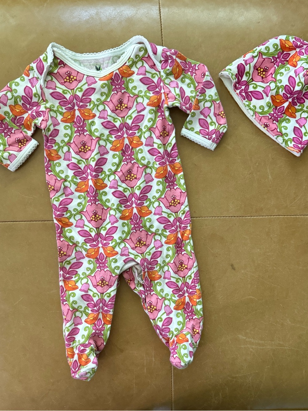 💛$15 FLASH SALE💛Vera Bradley Footie and Hat 3-6M